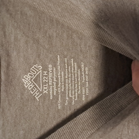 Gray Shark Graphic T-Shirt NWT Size XXL - Picture 2 of 2